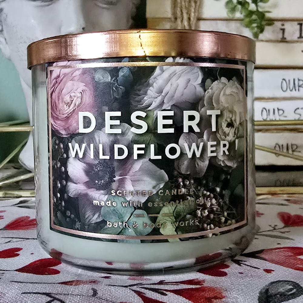 Bath & Body Works Desert Wildflower Scented Candle with Green Base